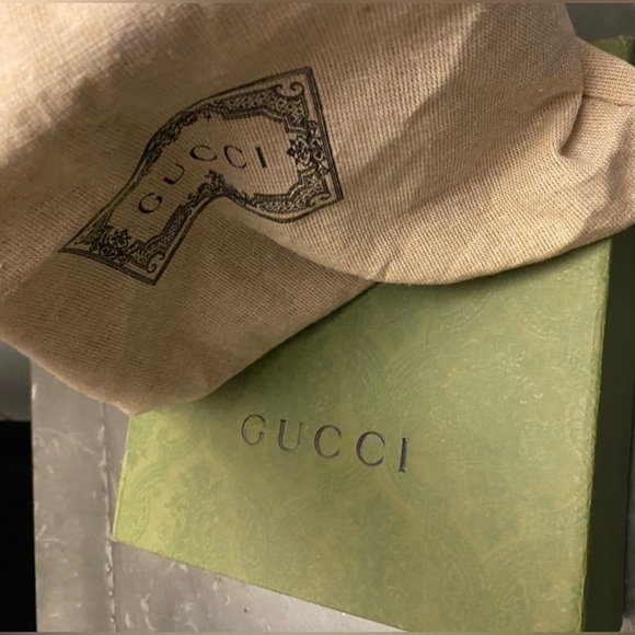 GUCCI GG MARMONT SHOULDER BAG - Picture 15 of 16